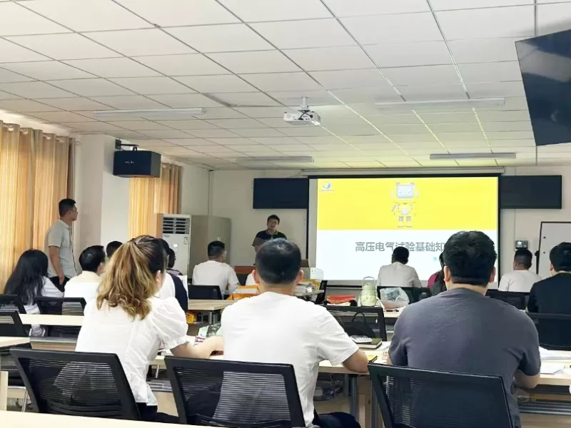 التدريب على تكنولوجيا الاختبارات الكهربائية يمكن موظفي السكك الحديدية من تعزيز المهارات