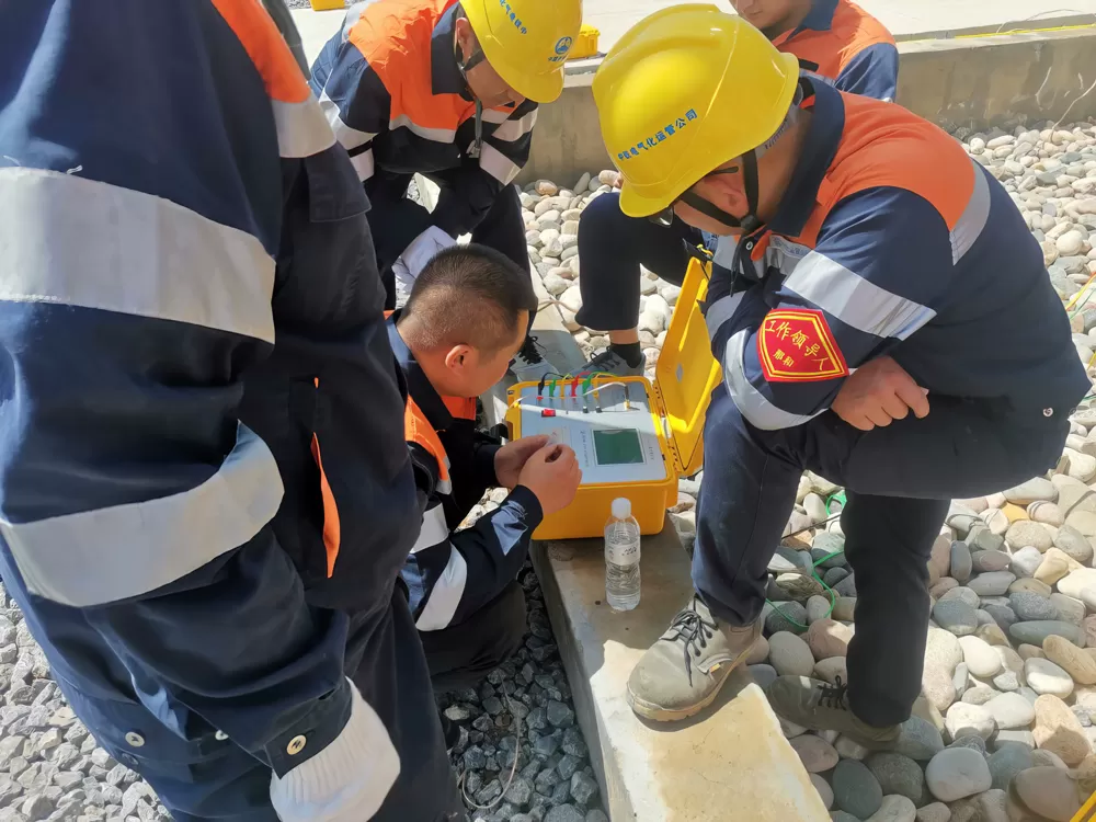 On-site Display of STRT-100 True 3-phase Turns Ratio Meter